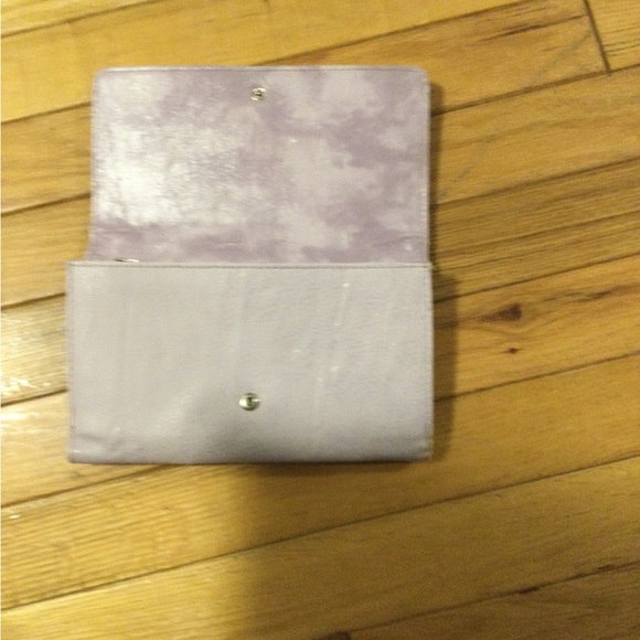 Mauve Guess Wallet - Picture 4 of 4